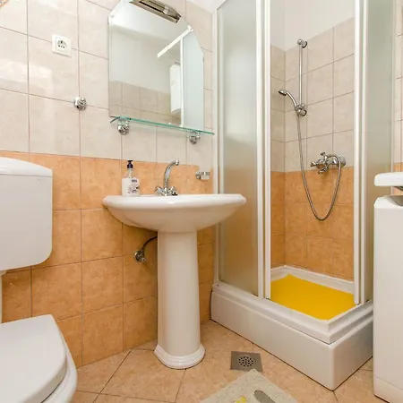 Nikola Apartmán Postira