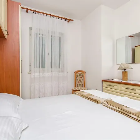 Nikola Apartmán *