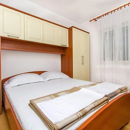 Nikola Apartmán Postira